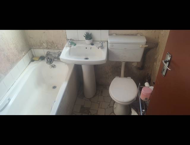3 BEDROOM FREEHOLD FOR SALE IN LEACHVILLE EXT 3